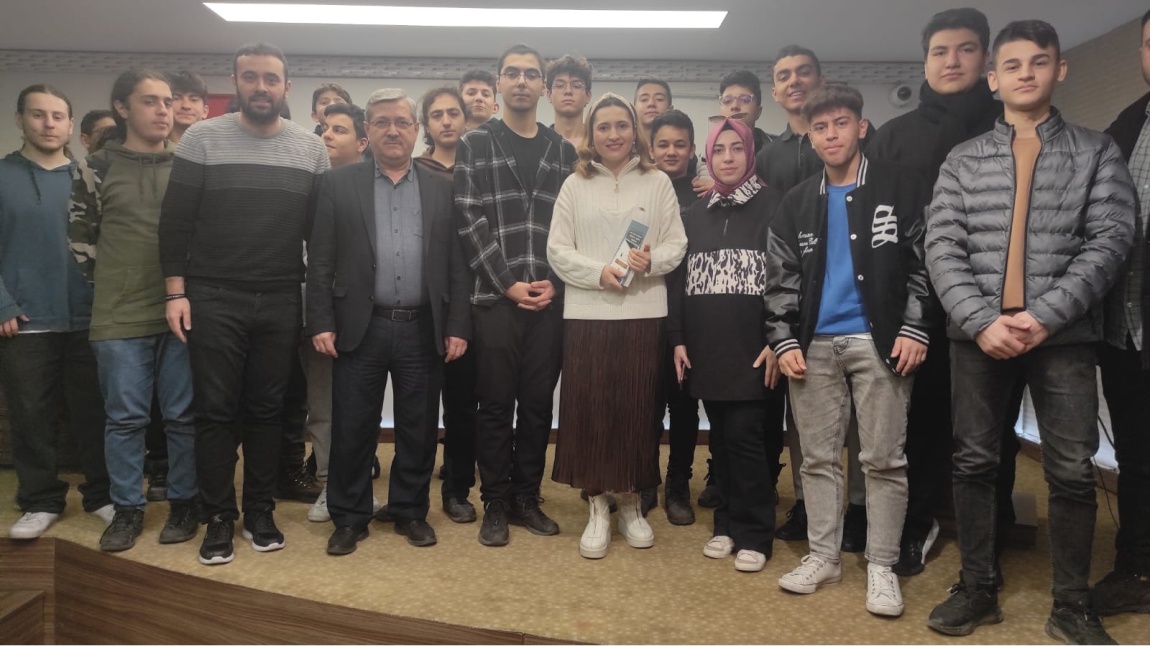 Hacıveyiszade Gençleri 'Masal Anlatımı' Seminerinde Gülcan Uyar ile Buluştu.